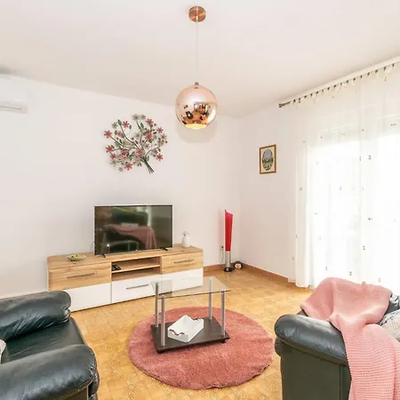 Family House With 2 - Irma Guest house Medulin