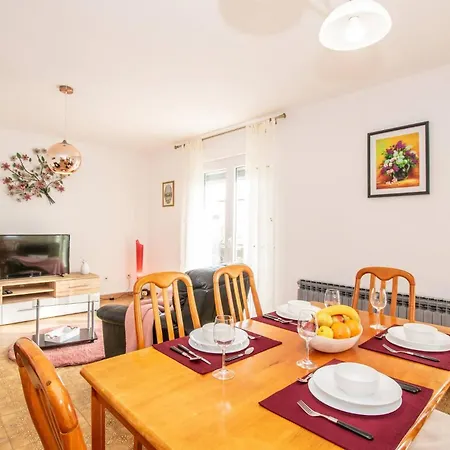 Family House With 2 - Irma Guest house Medulin
