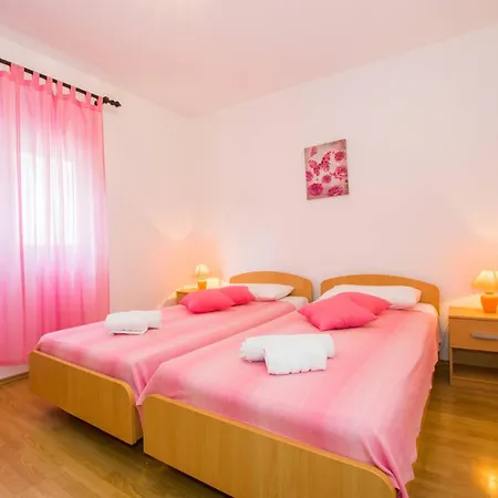 Family House With 2 - Irma Guest house *