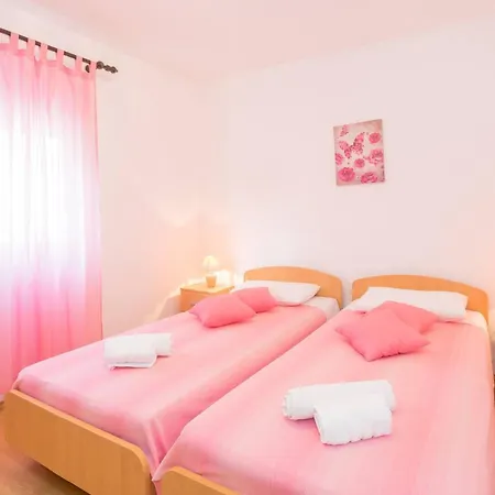 Guest house Family House With 2 - Irma Medulin