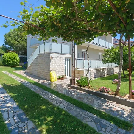 Family House With 2 - Irma Vendégház 3*