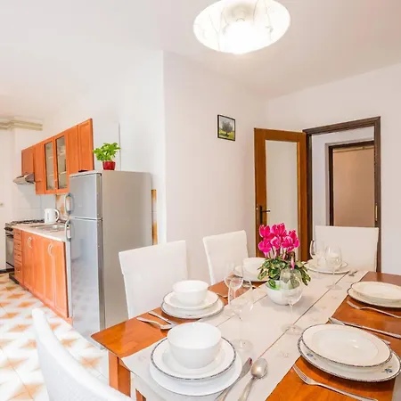 Family House With 2 - Irma Affittacamere