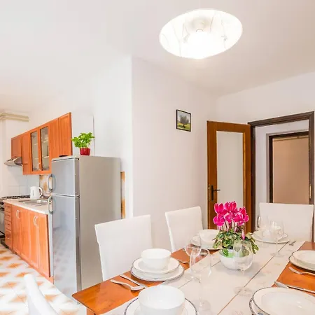 Affittacamere Family House With 2 - Irma Medolino