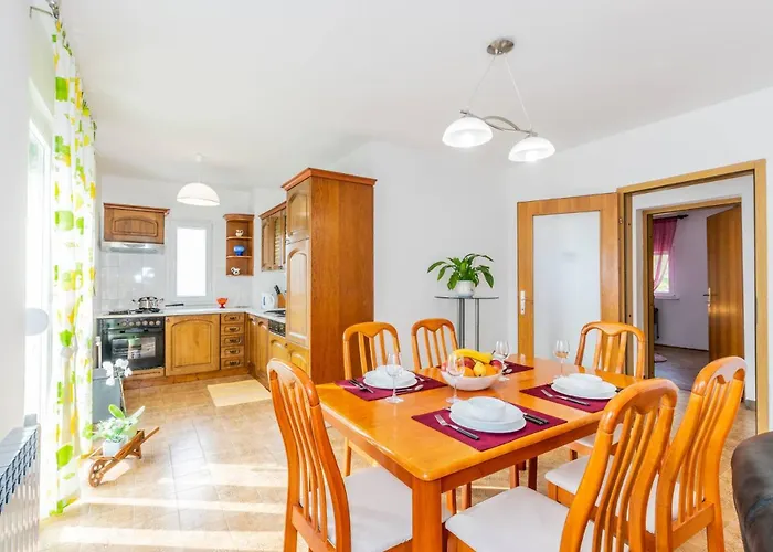 Family House With 2 - Irma 3*